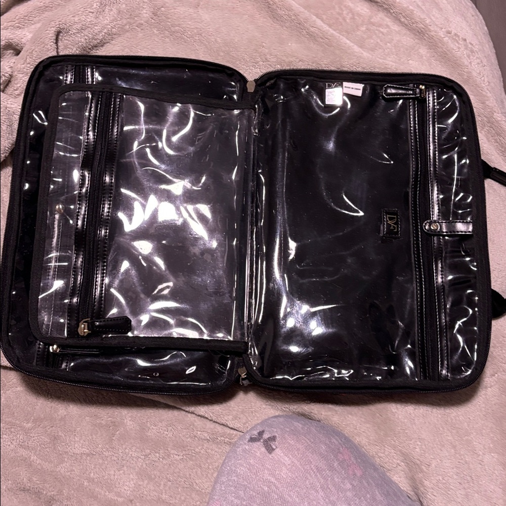 Diane Von Furstenberg… RARE..Toiletry Cosmetics Multiple Compartments Tote. - Picture 5 of 5